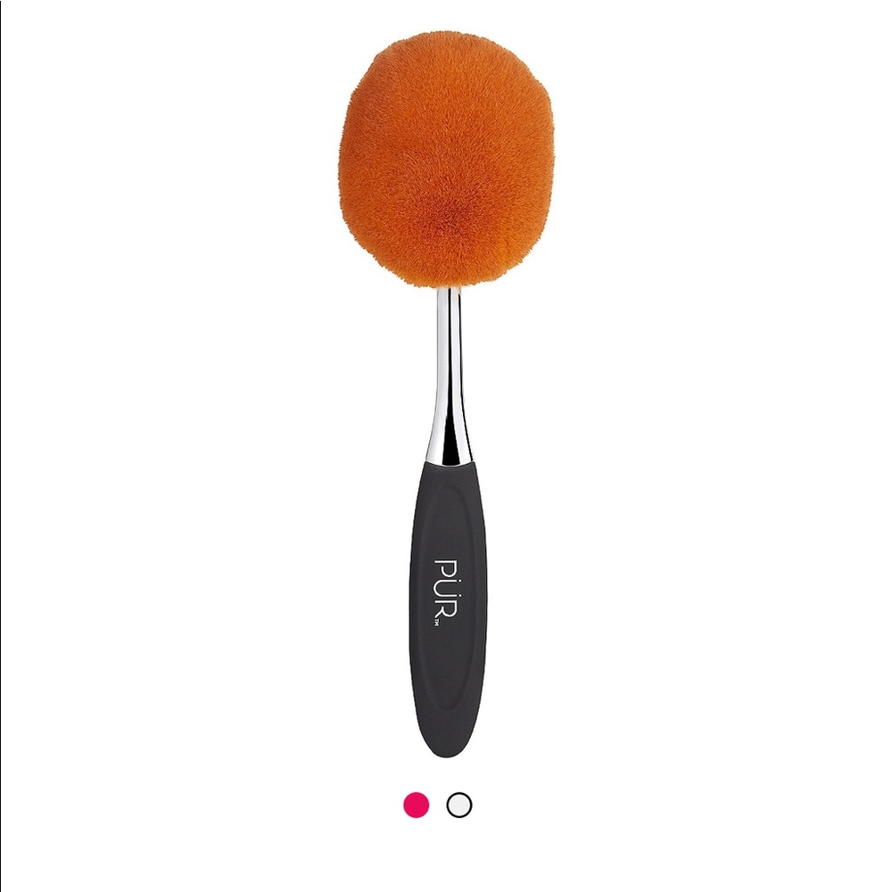 PÜR's Skin-Perfecting Foundation Brush